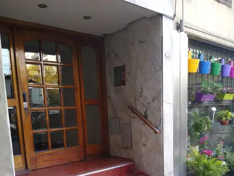 Departamento 2 ambientes con patio en venta en Caballito