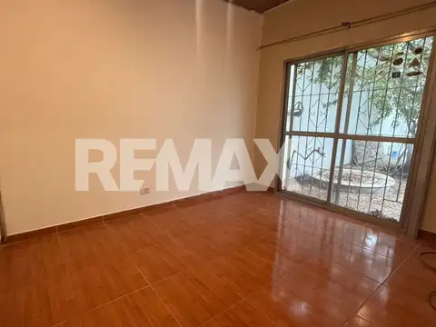 Casa en Alquiler con 2 cocheras