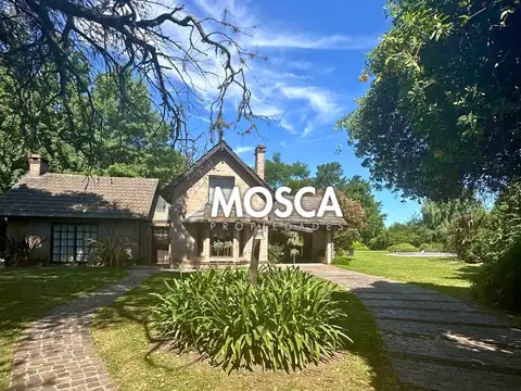 CASA QUINTA TERRENO 2200 AUTOPISTA