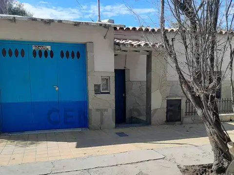 CASA MIXTA EN VENTA EN EXCELENTE UBICACIÓN DE GODOY CRUZ