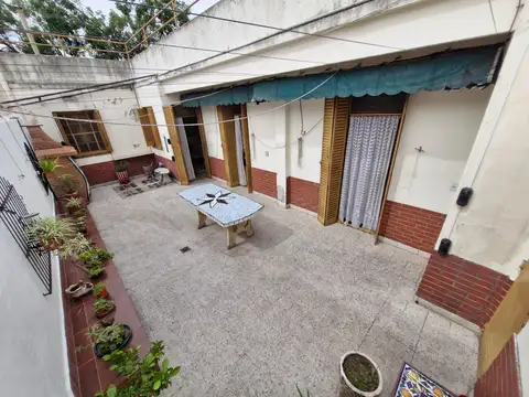 Excelente Galpón con Vivienda y Fondo Libre