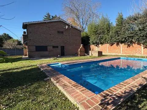 Casa 4 ambientes con 2 baños