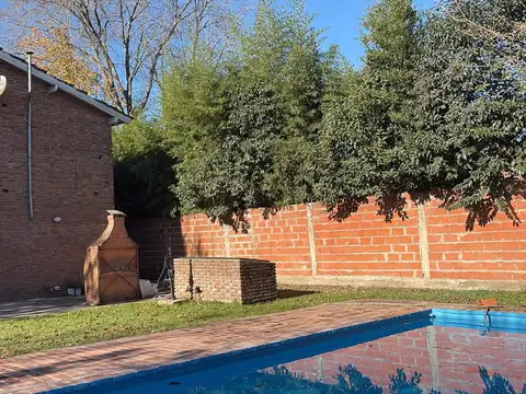 Casa en Venta con 3 cocheras