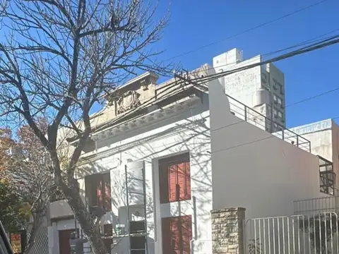 Casa  Venta - 3 Dormitorios  y comodin -  Zona Norte -  Cochera - Patio- Parrillero - amplia te...