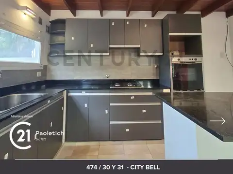 Casa en Alquiler con 2 cocheras