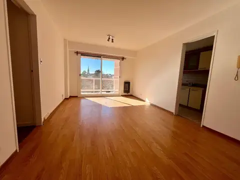 Departamento en Alquiler - San Isidro-Centro, 2 ambientes con cochera.