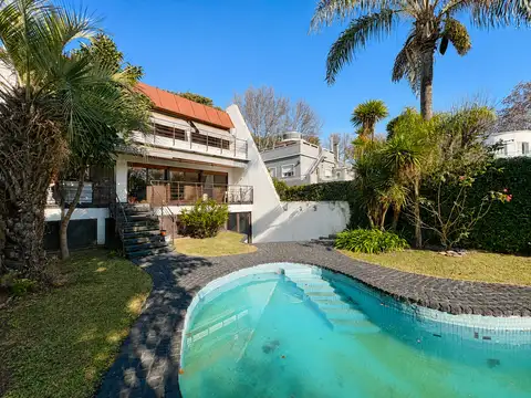 Venta - Residencia de Autor en Vicente López - Diseño Moderno Único - Lote Propio con Gran Jardin