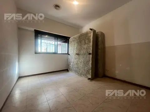 Casa en Venta con 4 cocheras