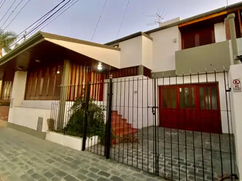 VENTA CASA CON COHERA EN SANTO TOME