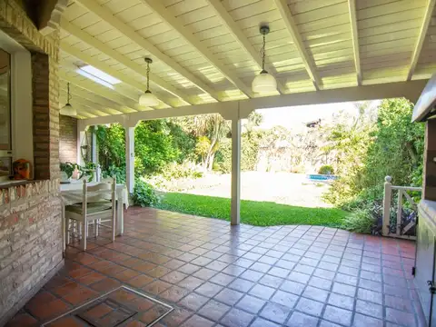 Casa 5 ambientes con 3 baños