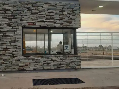 Venta de lote esquina en Distrito Azcuenaga