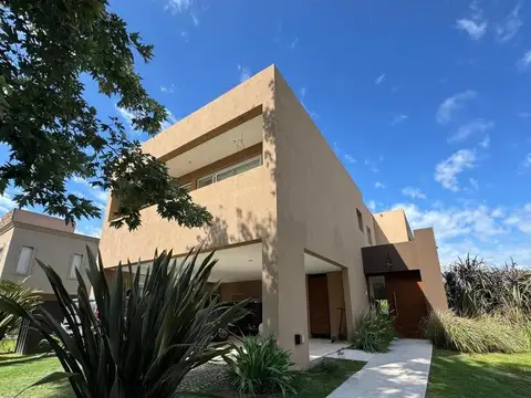 Venta casa Bs As Golf Country Club, Bella Vista