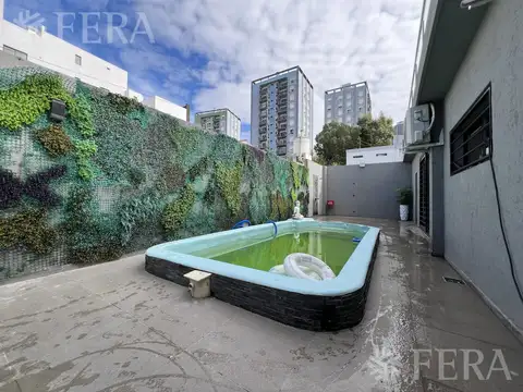 Venta casa 4 ambientes con cochera y piscina en Wilde