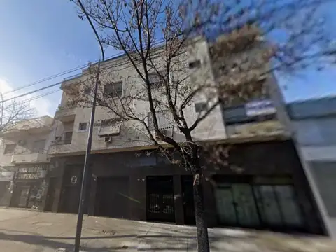 DEPARTAMENTO EN VENTA  PRIMER PISO POR ESCALERA