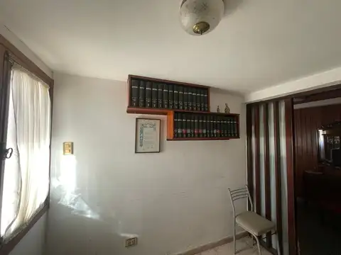 Casa 8 ambientes con 3 baños