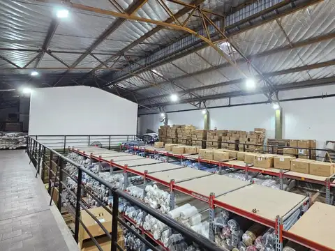 Venta de Galpón en Villa Crespo, Capital Federal !!  1.200 m2 EXISTENTES !!