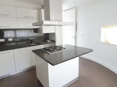 Casa 7 ambientes con 3 baños