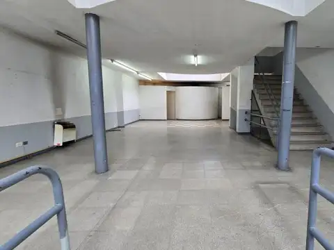 ALQUILER LOCAL DE 400 m² QUILMES CENTRO