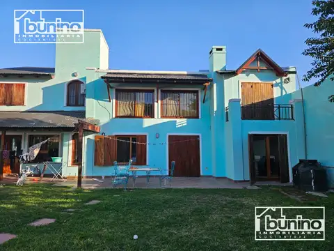 Casa en venta en Baigorria - 4 dormitorios. A 50 metros de la costanera