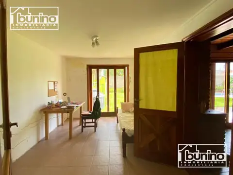 Casa en venta en Baigorria - 4 dormitorios. A 50 metros de la costanera