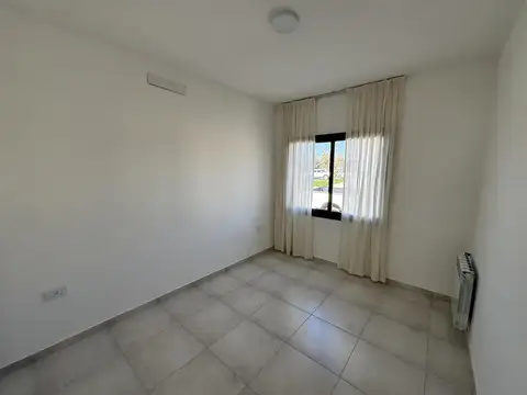 Casa en Alquiler con 1 cochera