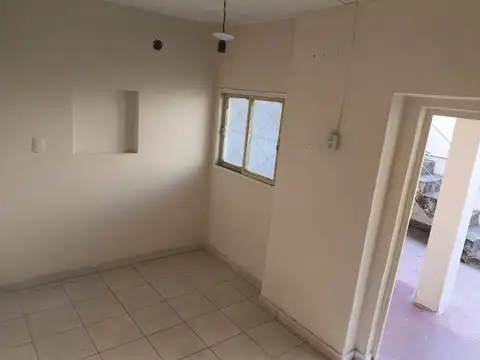 VENTA DE CASA A RECICLAR A METROS DE BARRIO NORTE