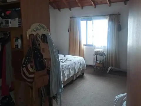 Casa 6 ambientes con 2 baños