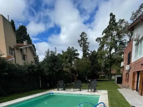 Casa 5 ambientes con 3 baños