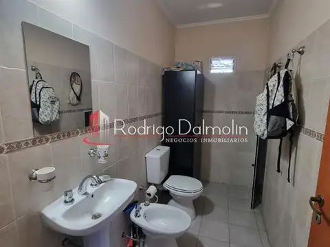 Casa 3 ambientes con 2 baños