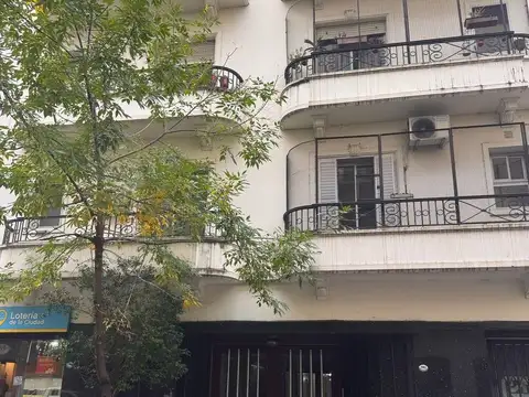 Departamento en Venta HipolitoYrigoyen 1900 Planta Baja 3Amb Interno c/Dependencia y PatioU$S135.000