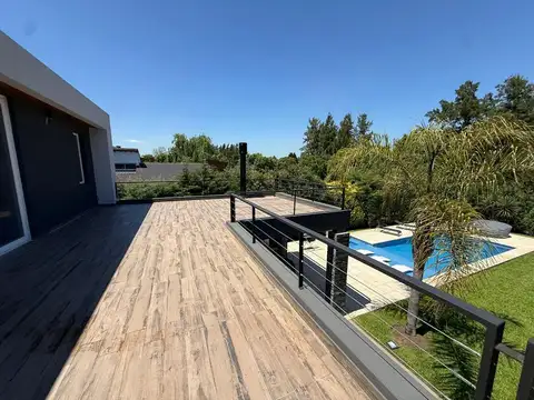 Casa 5 ambientes con 3 baños