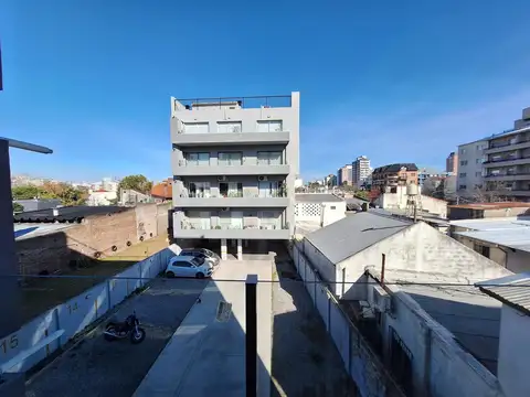 Venta Departamento 2 ambientes en el centro de Tigre con cochera y balcón