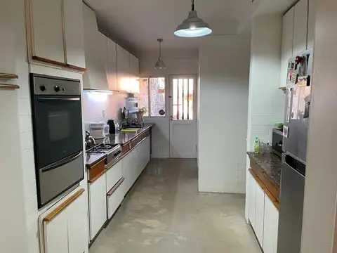 Casa en Venta con 3 cocheras