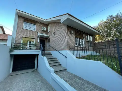 Venta casa 4 dorm. zona Centro, Neuquen Capital