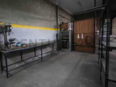 VENTA LOCAL COMERCIAL + DEPARTAMENTO DE 4 AMBIENTES EN UBICACION ESTRATEGICA