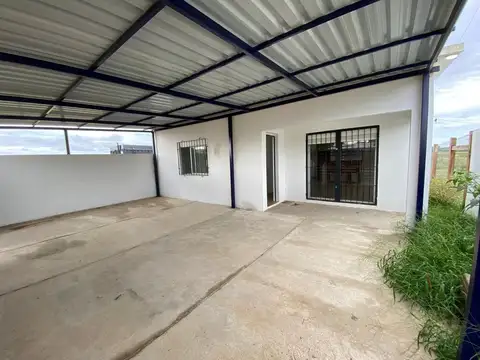 Alquiler casa dos dormitorios y cochera Pando