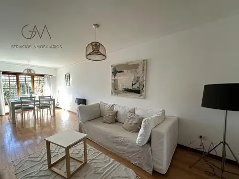 Casa en Alquiler con 1 cochera