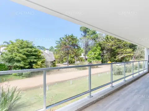 Espectacular Apartamento Duplex de Tres dormitorios en Venta en Barrio Golf