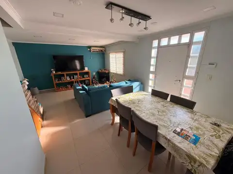 Depto Tipo Casa en Venta de 4 dormitorios