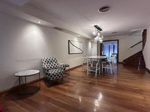 Casa 6 ambientes con 4 baños