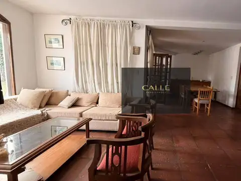 Casa en venta c/ cochera en Chacras de Coria