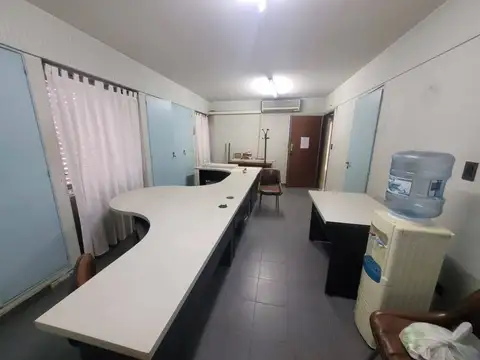 Alem 100, Piso 1