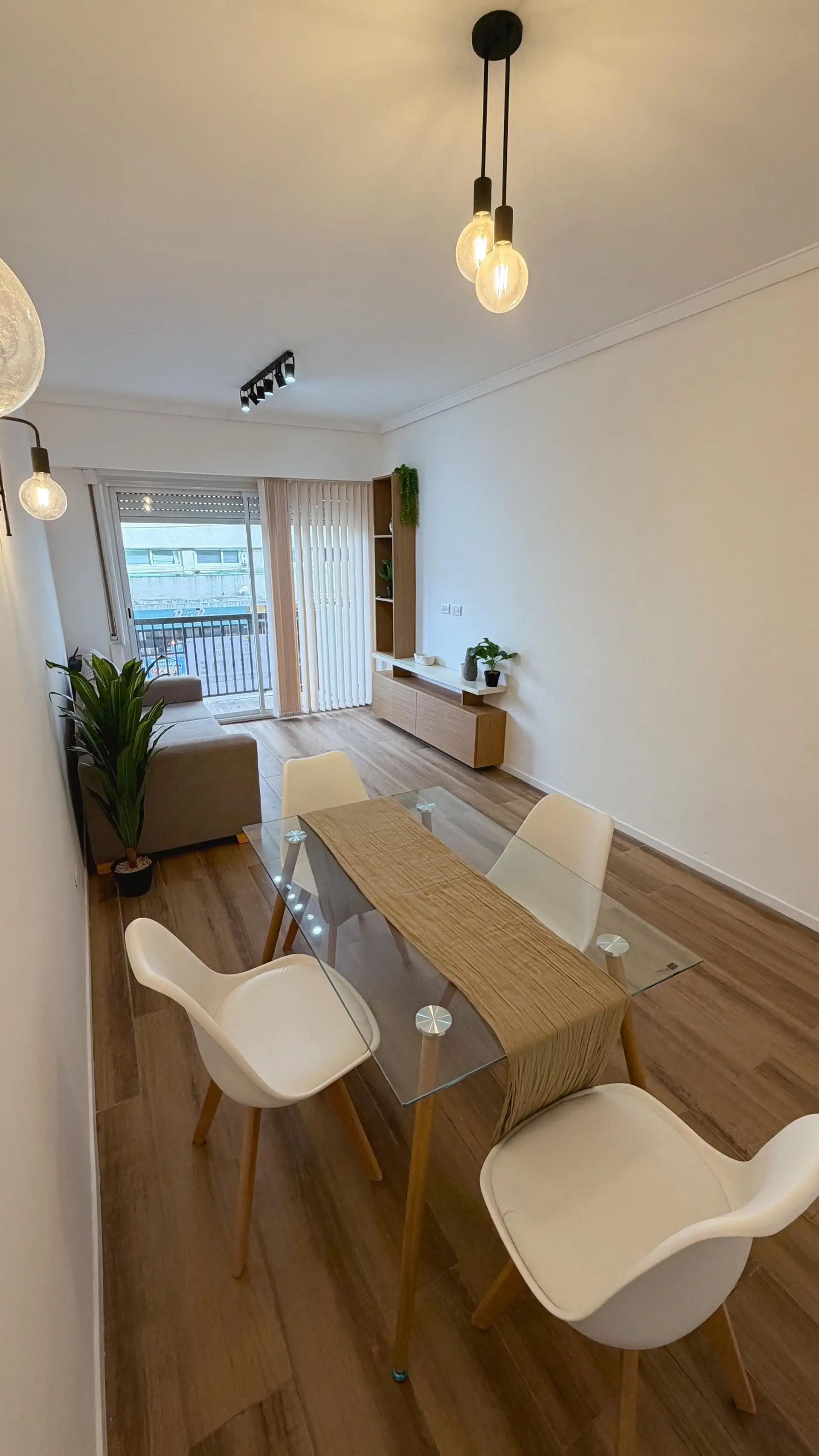 Venta Departamento 2 ambientes con Dependencia y Balcón . Zona Plaza Colón
