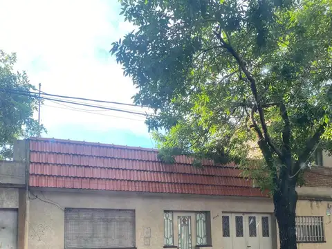 Casa de 3 dormitorios con cochera y gran patio