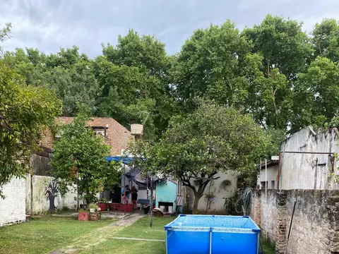 Casa de 3 dormitorios con cochera y gran patio