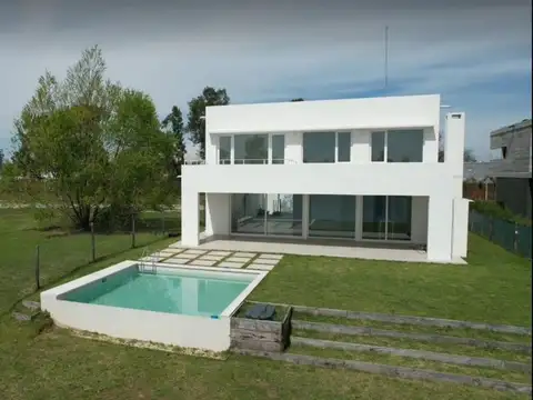 Casa en Venta en Laguna Grande, USD 590.000