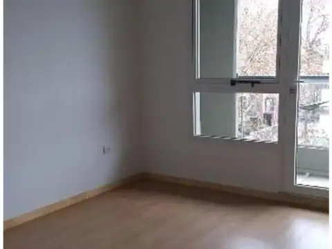 Departamento de dos dormitorios con cochera.