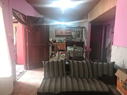 VENTA CASA 3 AMBIENTES CON LOCAL Y DEPTO. EN LA REJA