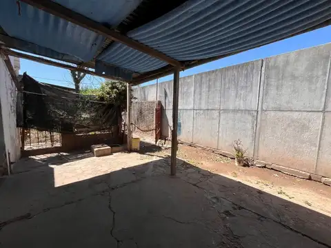 CASA INTERNA/ A REFACCIONAR/ AMPLIO LOTE.