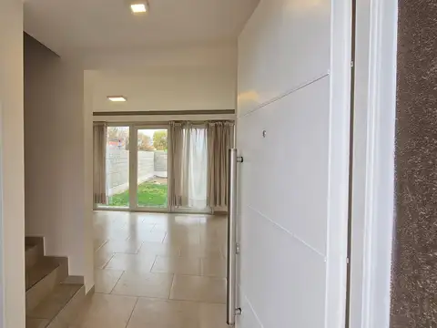 Casa en Alquiler en Neuquen, $ 2.900.000